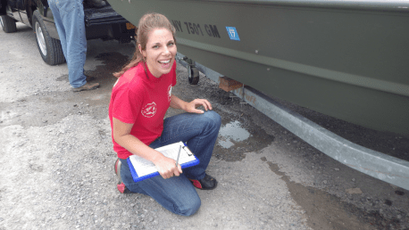 becca-reile-buffalo-harbor-steward-completes-a-boat-inspection-in-2015-meg-philips-state-parks