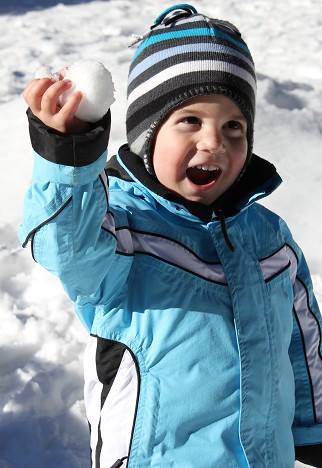 19_kid smiling with snowball
